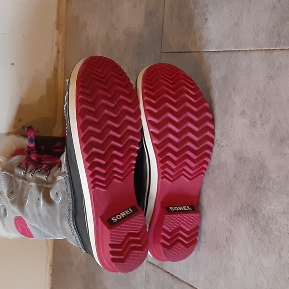 SOREL  BOOTS  SIZE  4 - Picture 5 of 5